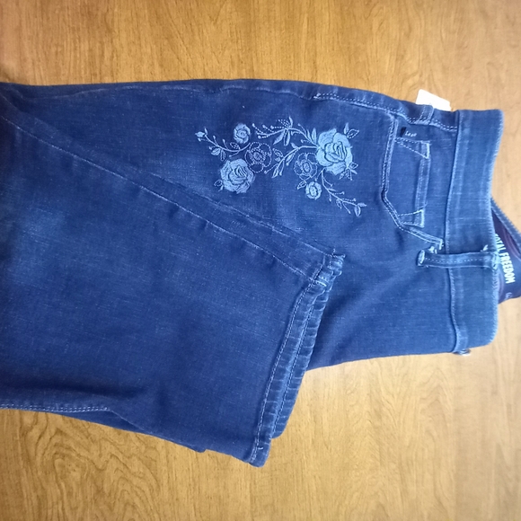 Lee Capri - Picture 4 of 5